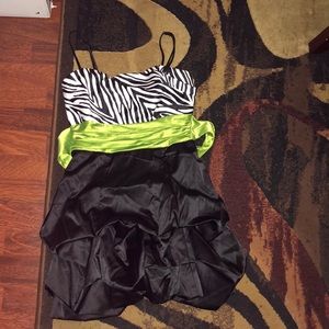 ruffle cute formal dress w green tie for bow